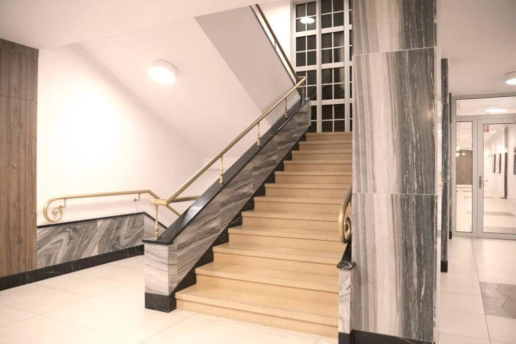 Elegant Apartment In The City Center Vratislav Exteriér fotografie